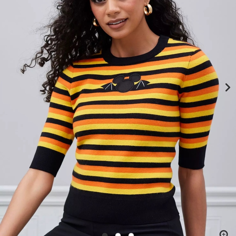 Her universe retro sweater